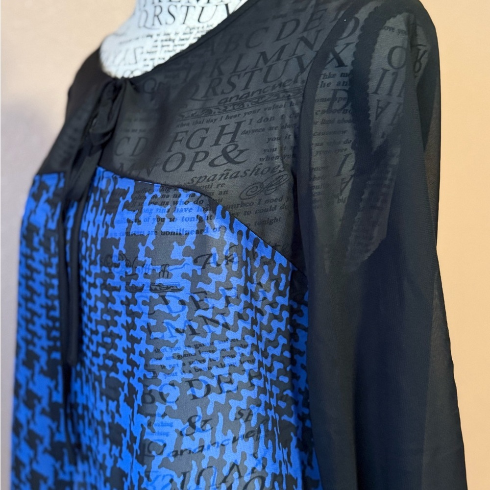 Romeo & Juliet Couture Black and Blue Blouse - Picture 5 of 6